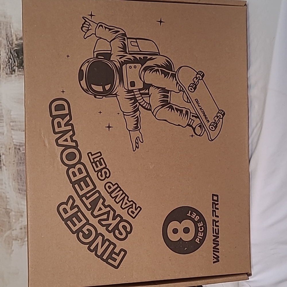 New in box! Winner Pro 8 piece Finger Skateboard ramp fingerboard skate park set